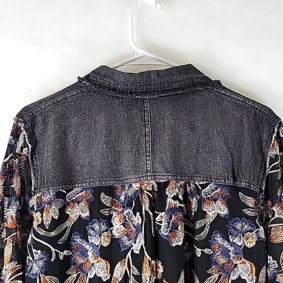 REBA Western Lightweight Button Up Denim&Lace Embroidered Blouse Size M - Picture 9 of 11